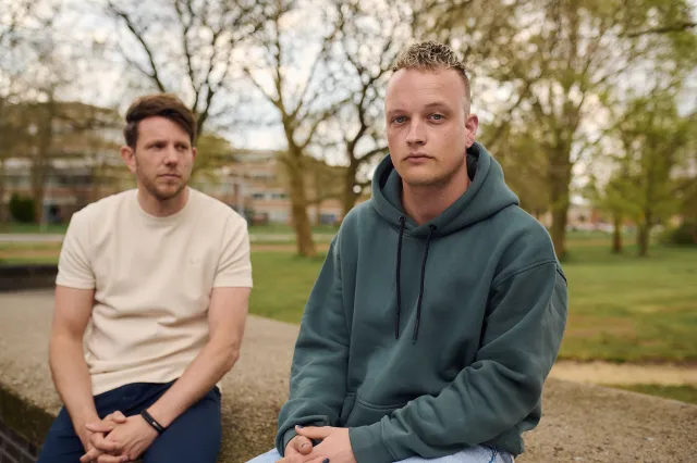 Portret jongere jongen voor