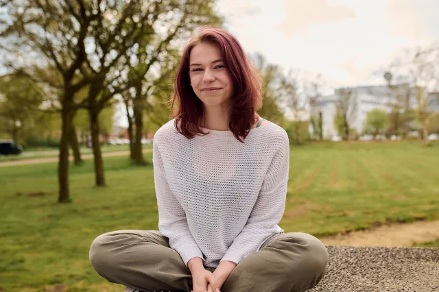 Jongere portret voor blij