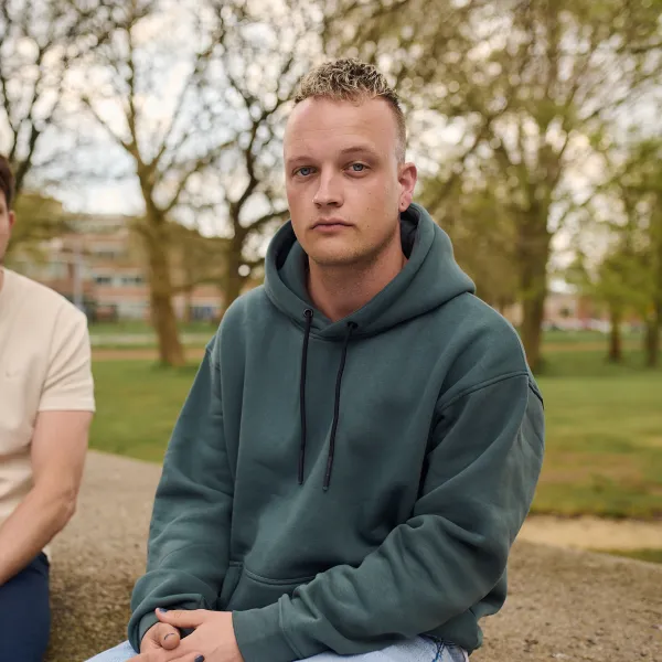 Portret jongere jongen voor